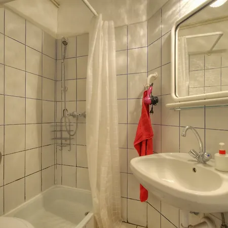 Opera Minihotel 酒店 2*