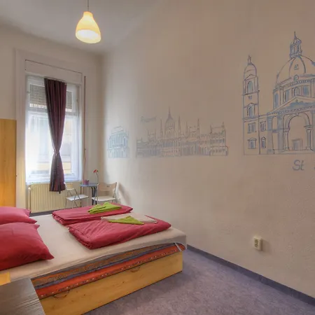 Opera Minihotel 호텔